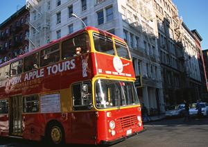 稲沢市の人がオイル交換をしている